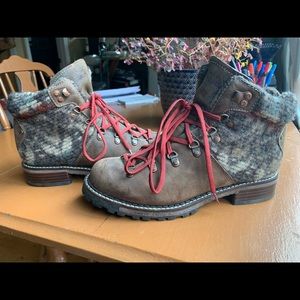 Woolrich hiking boots size 8.5 worn once!
